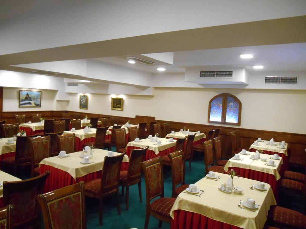 יירבאן Armenian Royal Palace מראה חיצוני תמונה