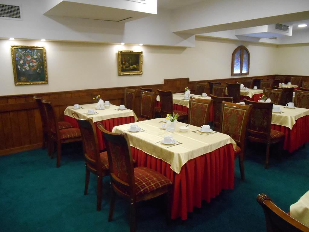 יירבאן Armenian Royal Palace מראה חיצוני תמונה