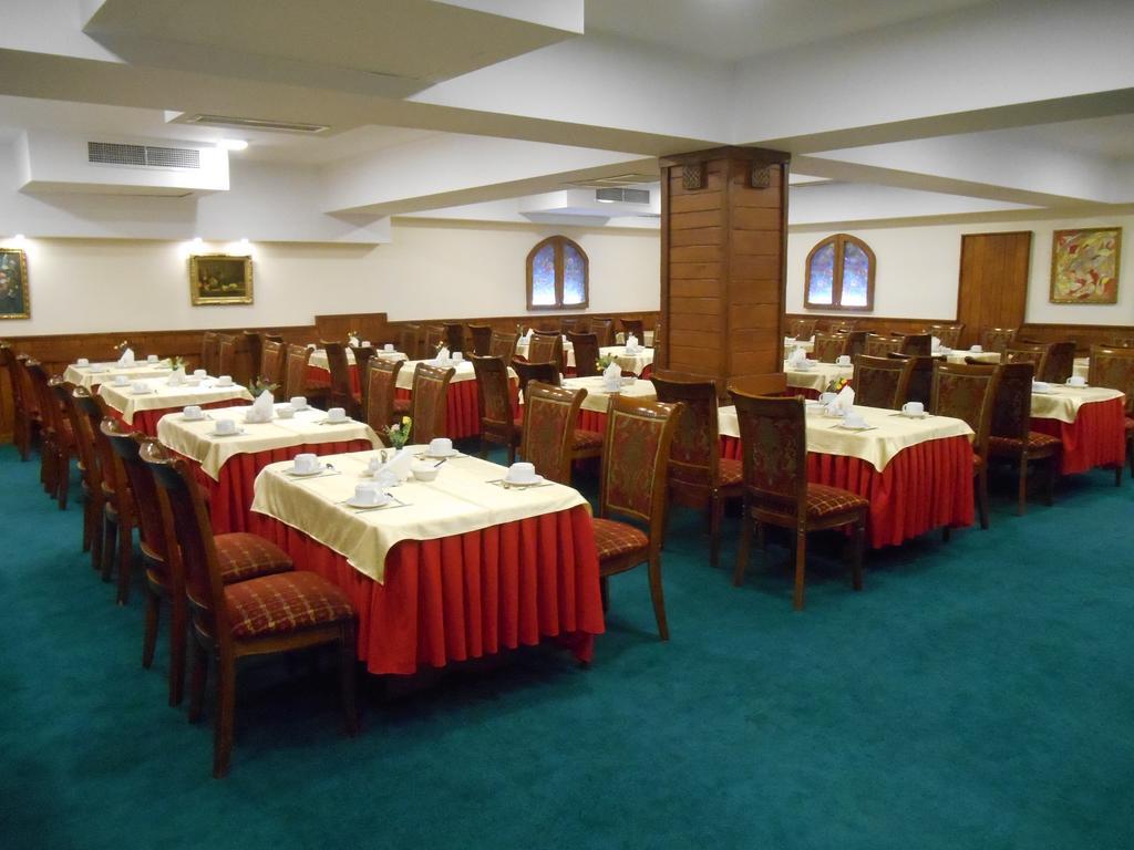 יירבאן Armenian Royal Palace מראה חיצוני תמונה