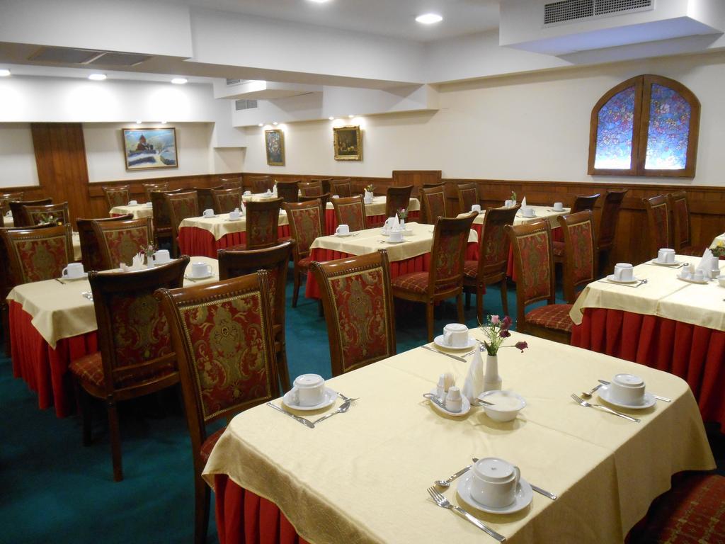 יירבאן Armenian Royal Palace מראה חיצוני תמונה